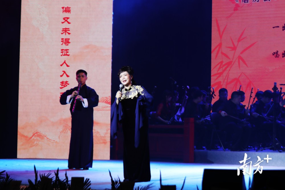 致力传承与潮剧共荣发展潮剧名家范泽华从艺从教69周年专场晚会举行