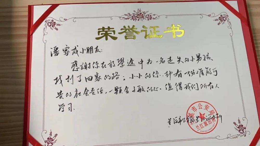 位很低调的暖男"班主任笑着说视频发布后网友纷纷为小潘点赞一颗热心
