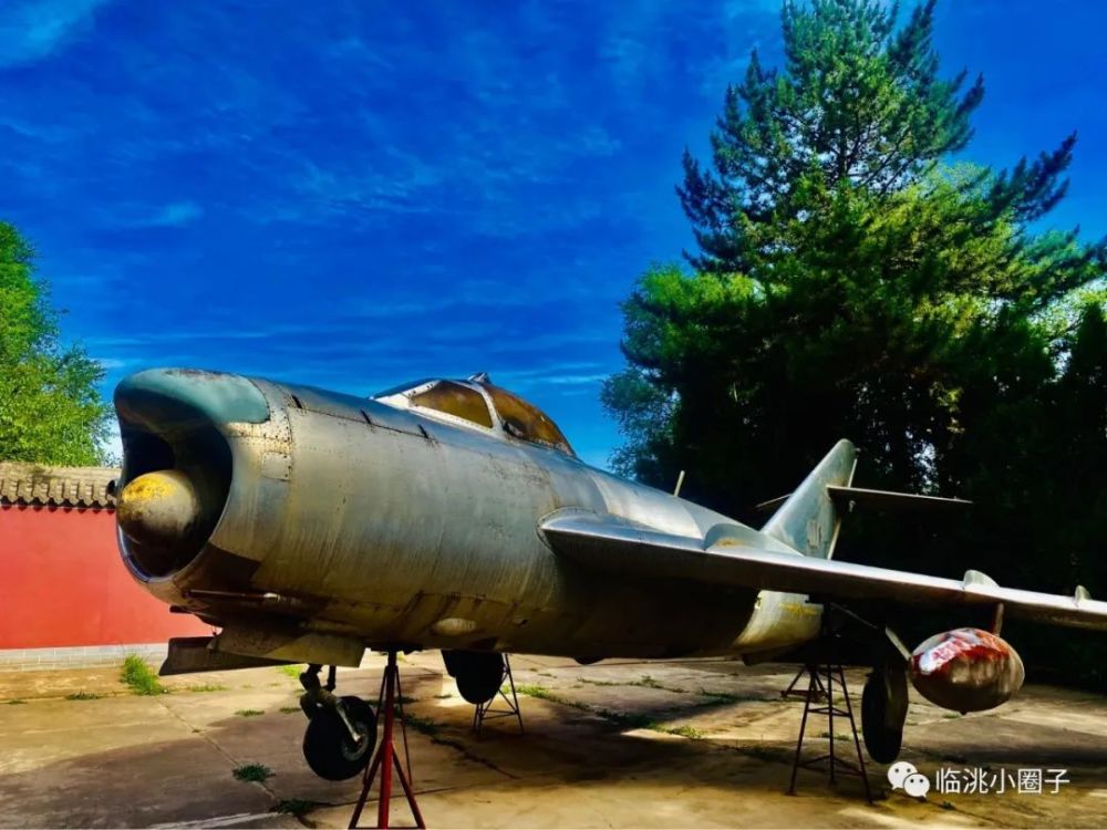 只见"南屏黛色碧如玉,一脉洮水流入川",眼前的临洮县城高楼鳞次栉比