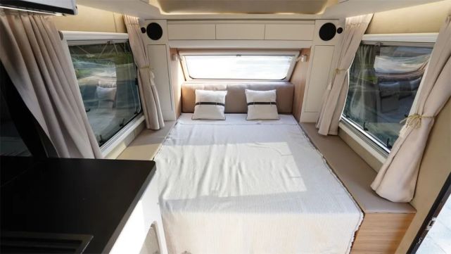 1成都非遗房车展:黑系im19房车火爆预售!游艇级内饰造型科幻-腾讯新闻