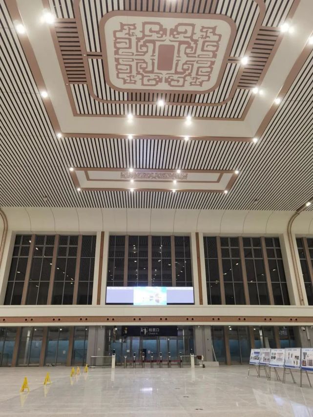 宁乡高铁西站首次亮相速度围观