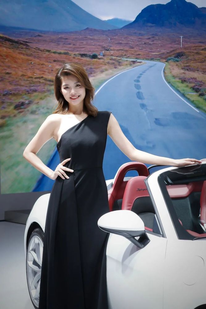 2022年的重庆车展你看车还是看车模