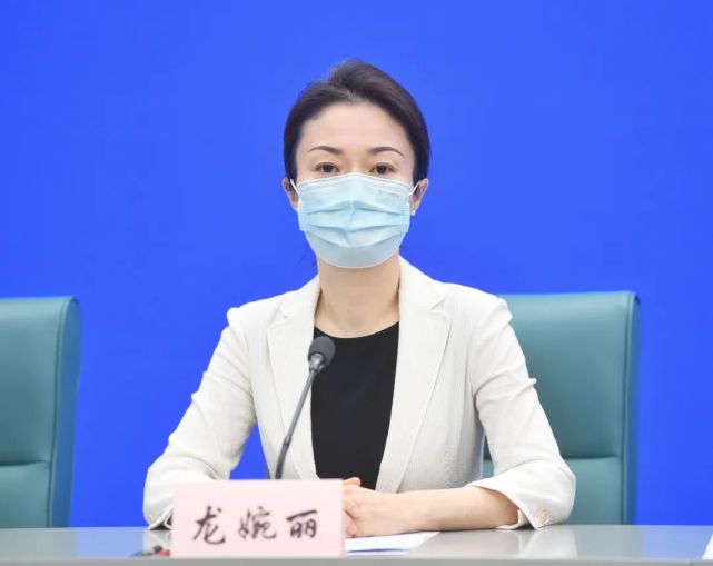 27日零时起上海全市还剩12个中风险地区上海市卫生健康委副主任赵丹丹