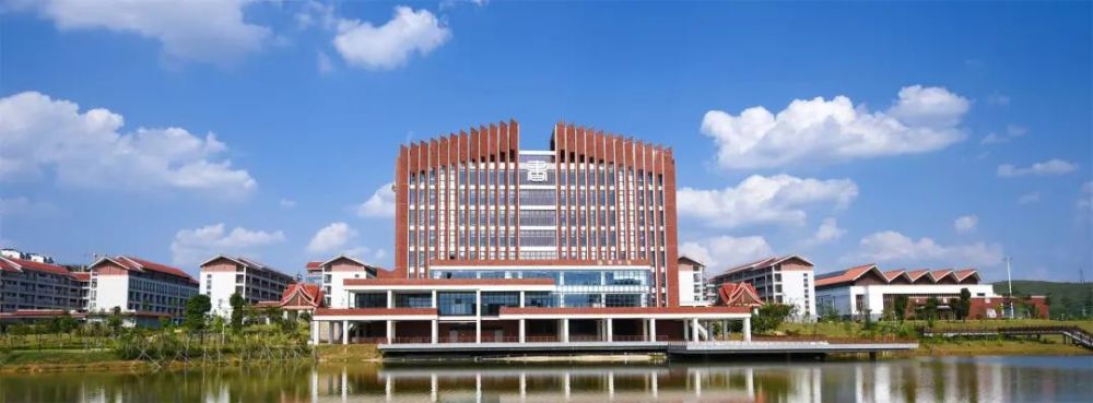名称:广西崇左幼儿师范高等专科学校地址:崇左市崇善大道55号学校简介