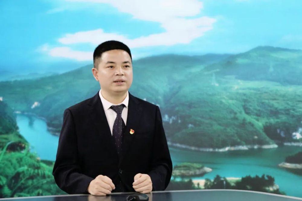 一把手访谈丨青杠塘镇党委书记戴建强:围绕"两区三