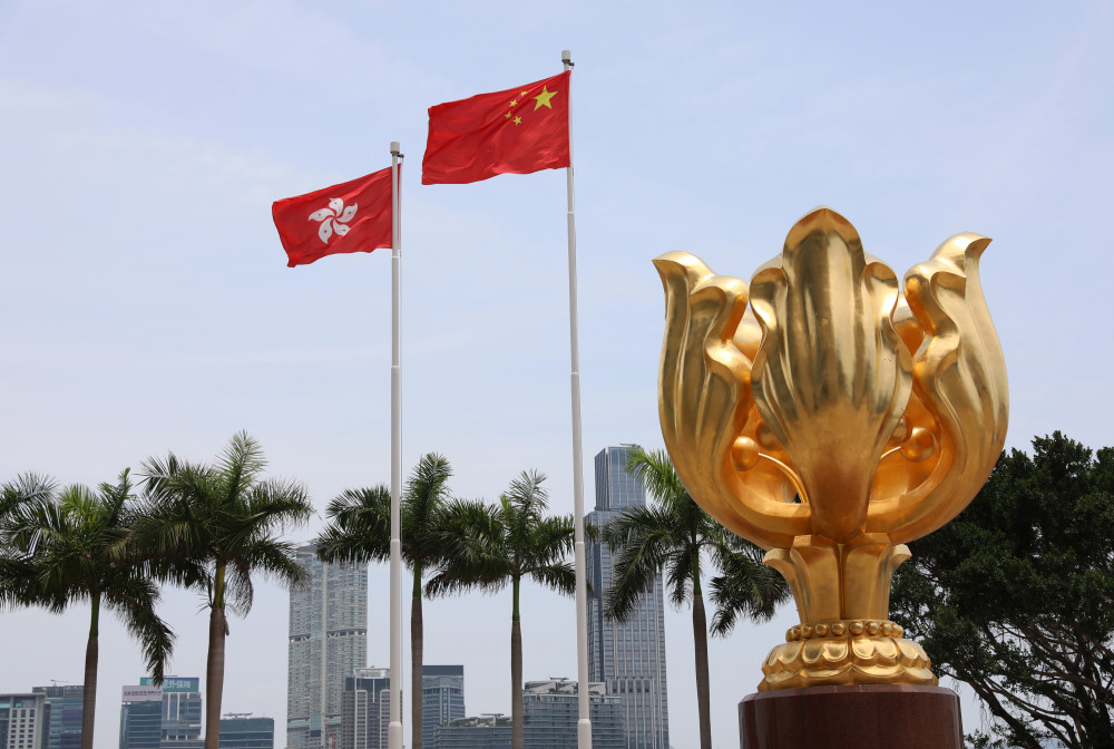 新华全媒头条图文互动1钟华论紫荆花永远盛开