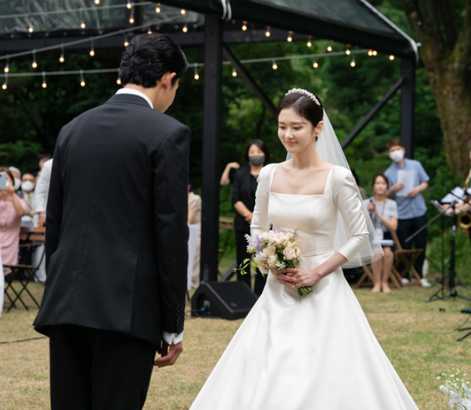 韩星张娜拉公开与小6岁丈夫结婚现场发声致谢感谢大家关心和祝福