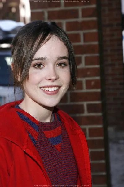 幻影猫变性后写真曝光!甜美女孩变成帅气型男,还有六块腹肌