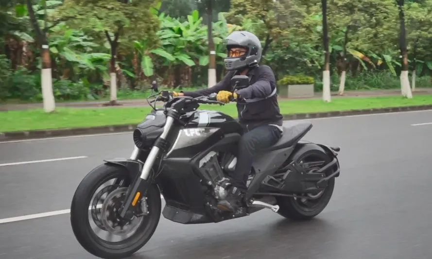 轮胎比911还宽?国产摩托多嚣张!_腾讯新闻