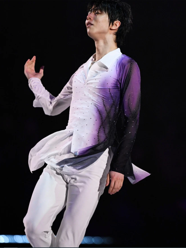 羽生终于能休息了新伤叠旧伤裤子磨出绒毛冰面对他从不温柔