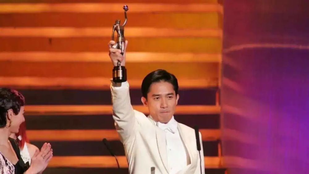 或许是赢麻了,也或许是真的佛系,在电影《赤壁》角逐第28届金像奖时