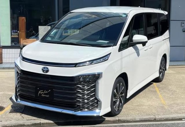 小号埃尔法,丰田noah将引入,约14万,混动 8座,看啥奥德赛