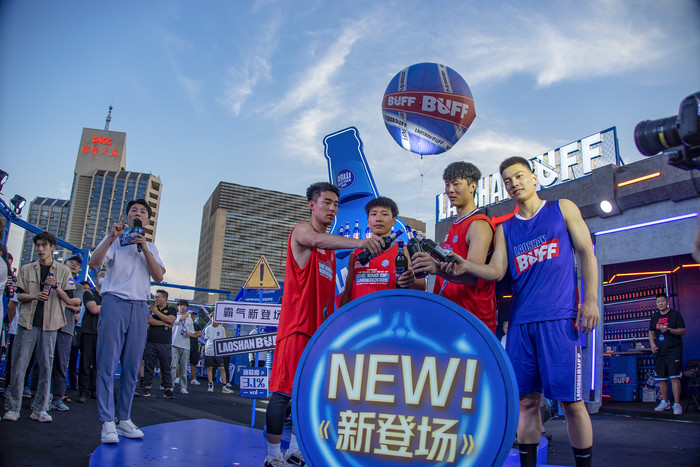 崂山霸福啤酒"热血"上市,崂啤这次靠什么赢得年轻人的心?_腾讯新闻