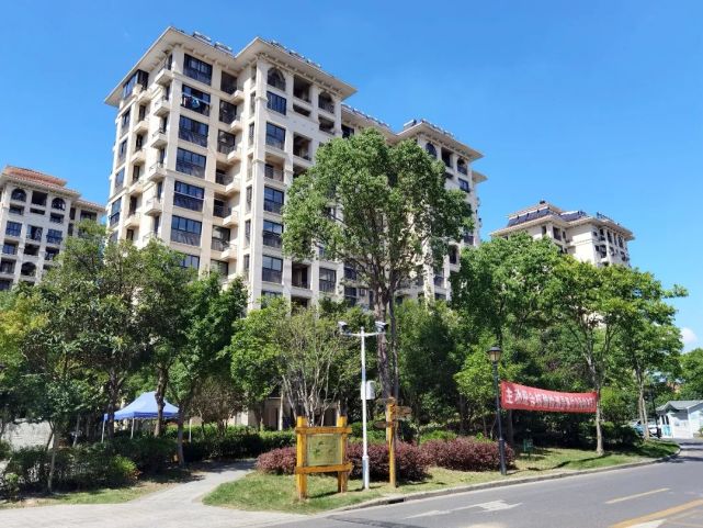 位于璜泾镇的知青时代家园,2013年建成,2015年交房,目前入住居民916户