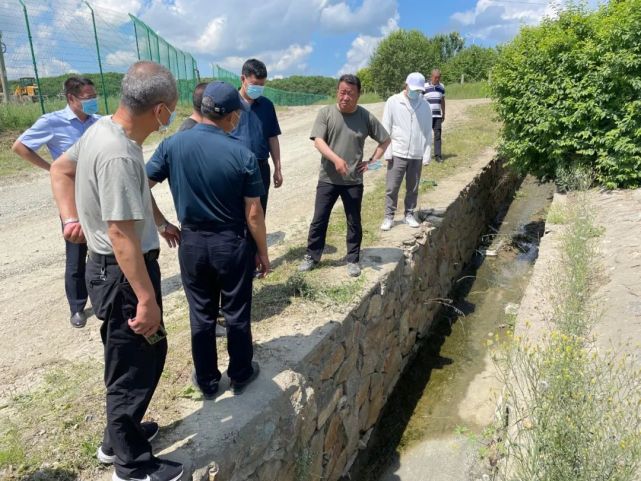 局长吴立臣带队深入大黑河岛生态广场,王肃街(文化街公园路雨污分流