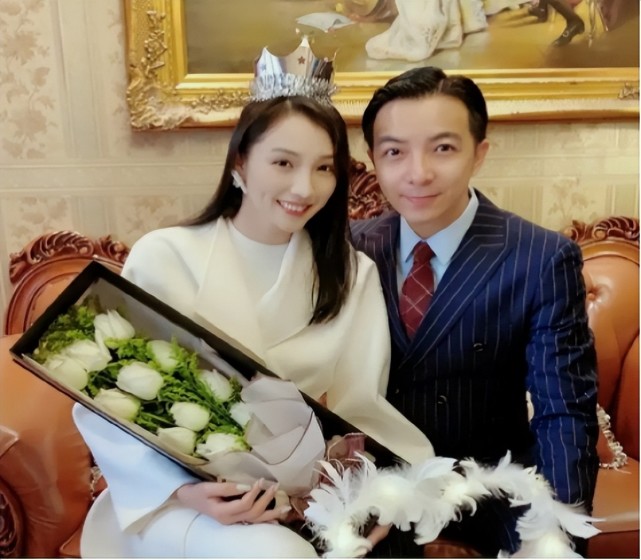 丈夫郑建鹏也是出身于富豪之乡,广东潮汕,家里均经营着自家的产业