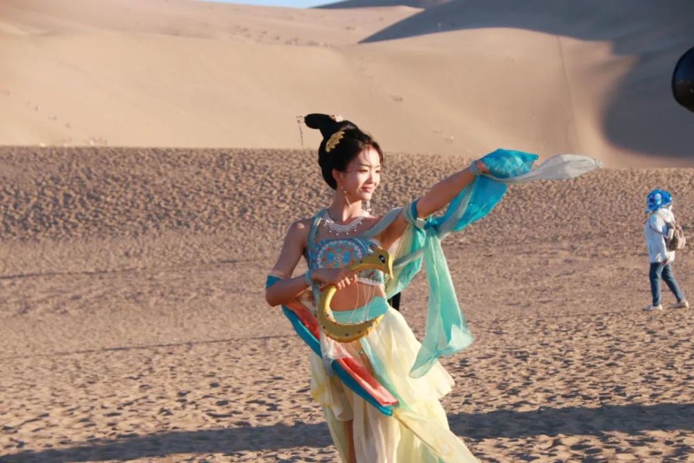 "来这儿快2个月了,我觉得我已经是个敦煌人了.