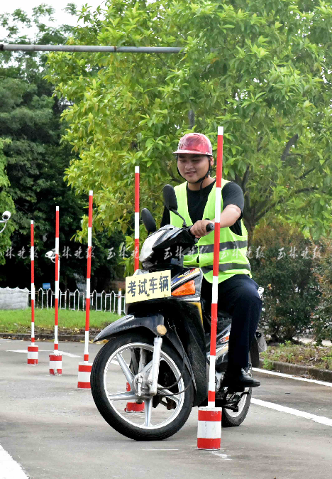 太火了直击玉林摩托车驾考现场女性占6成左右