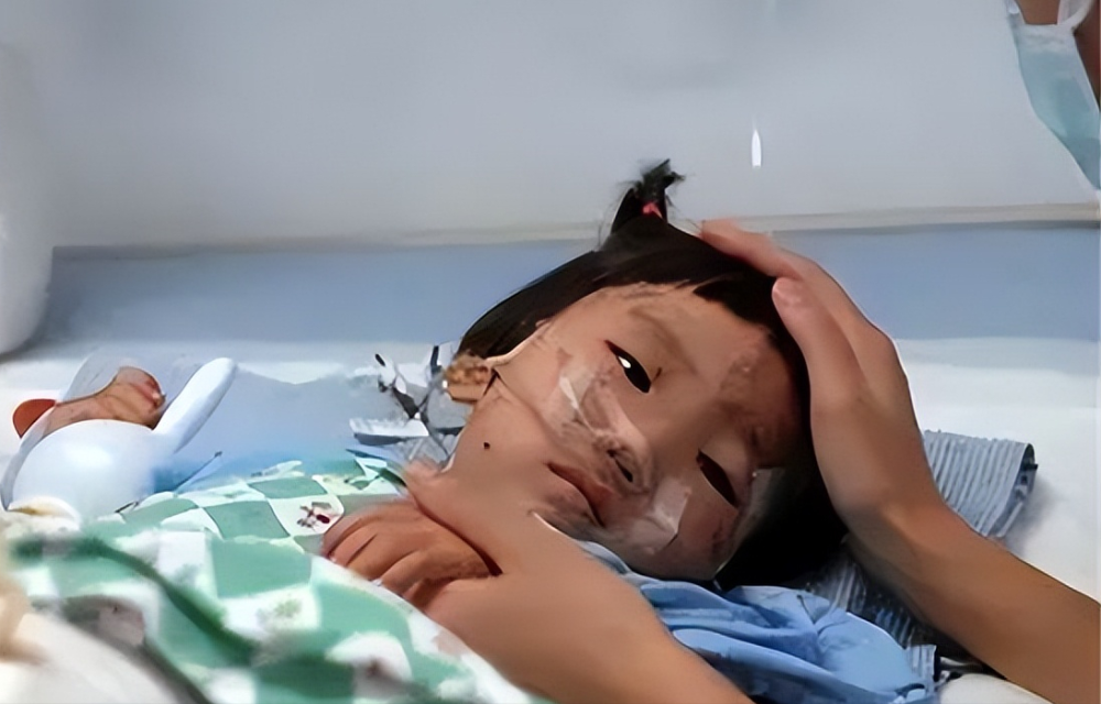 11年前,那个从723动车事故中幸存下来的小伊伊,如今怎么样了?