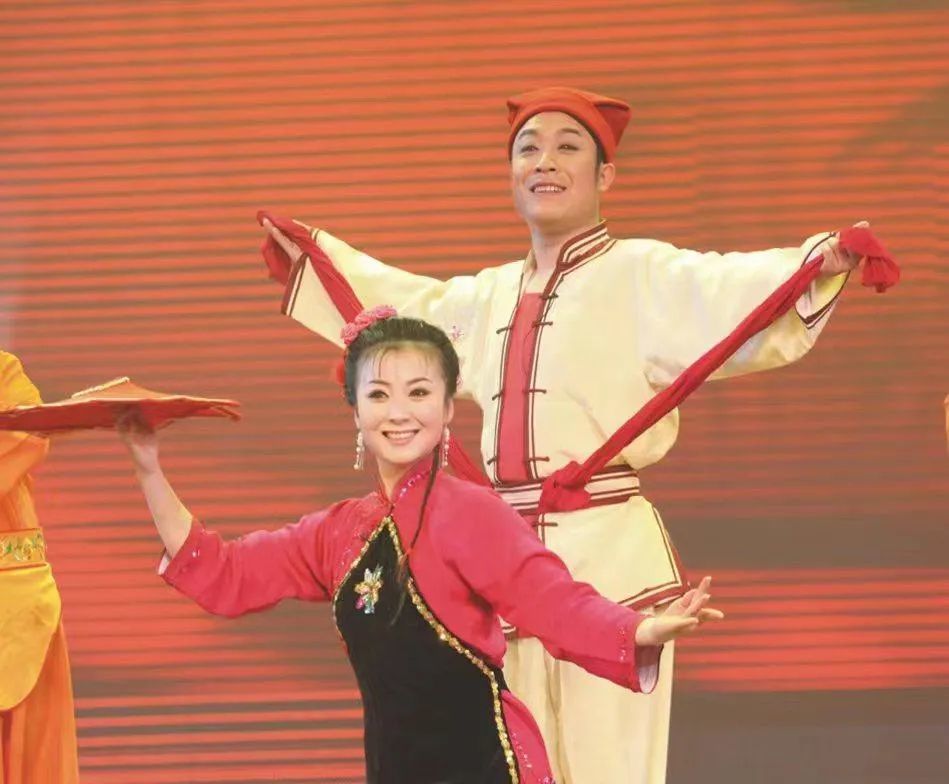 商洛花鼓:商山洛水唱新歌,一天不唱不快活_腾讯新闻