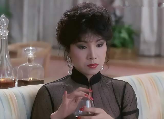 然而,他只愿意对女儿负责,不愿意对姚炜负责.