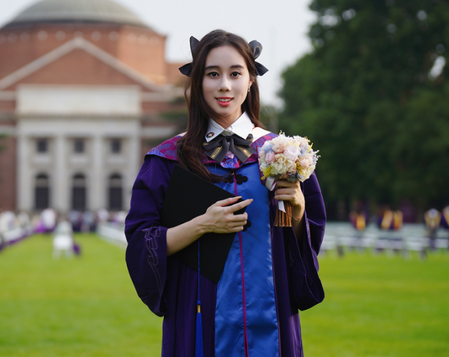 23岁何超欣清华研究生毕业,此前已获麻省理工双学位,遭网友质疑_腾讯