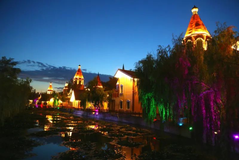 丝路天府多彩伊宁新疆伊宁市夏夜更动人