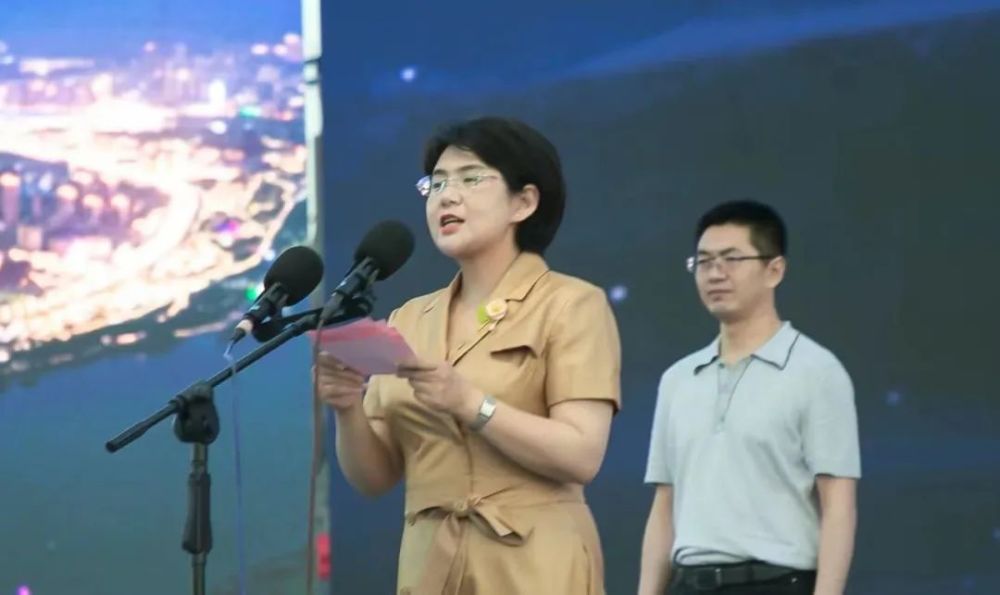 市政府副市长王红艳主持启动仪式.