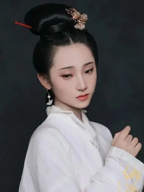 张飞抢了夏侯渊13岁的侄女做媳妇,为何夏侯一家没有报复?_腾讯新闻