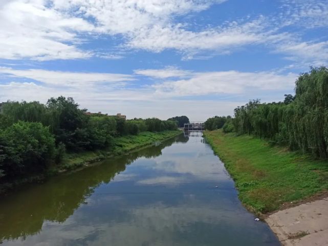 在治理过程中,鸡泽县严格落实"河长制",扎实开展河流河渠大整治,定时