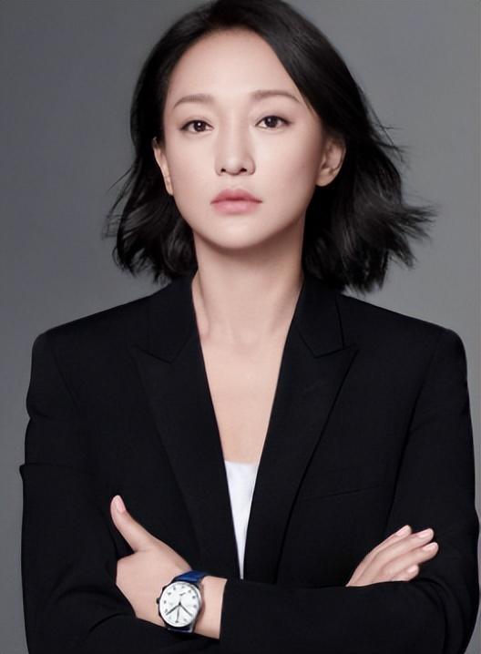 陈坤曾用"一池清潭水,两眼跨忘川"来形容周迅的人生状态,现在要加上