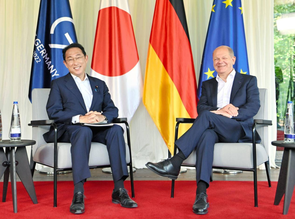 俄军给G7送“见面礼”，美日韩元首终于要见面，德国对中国示好