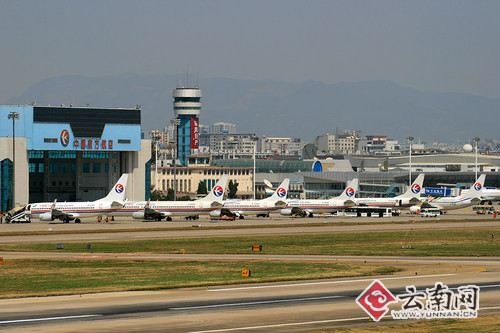 2010年,昆明巫家坝国际机场旅客吞吐量突破2000万人次的大关,成为全国