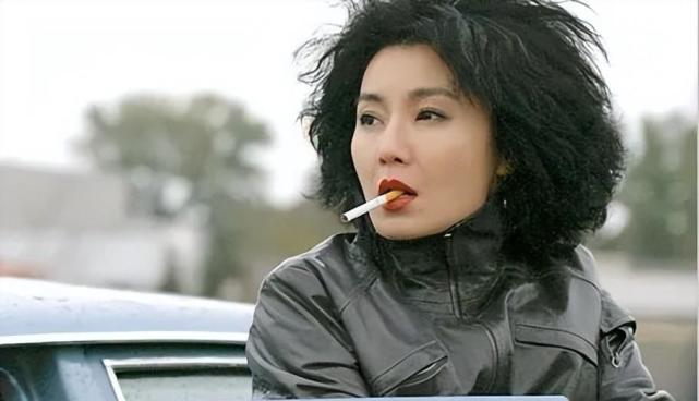 57岁张曼玉突然现身,昔日女神怎么变这样了?