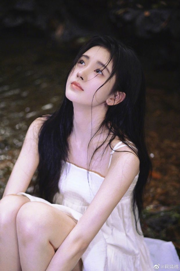 四千年美女鞠婧祎夏日清凉写真上线一袭白裙清纯又可爱