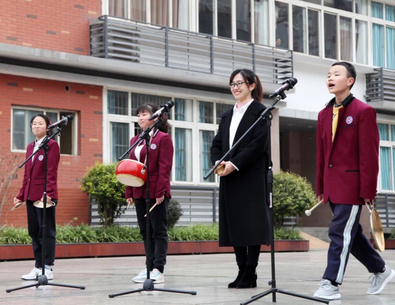 家校社协同重庆杨家坪中学b区探索打造全新升旗礼