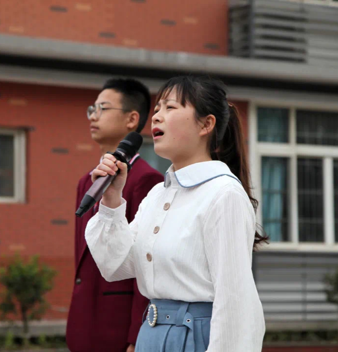 家校社协同重庆杨家坪中学b区探索打造全新升旗礼