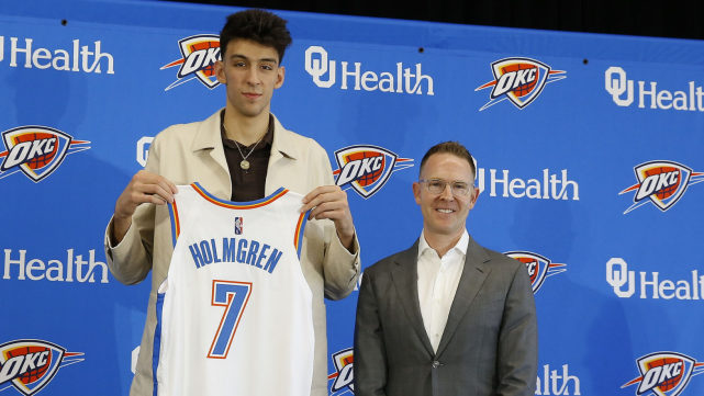 霍姆格伦赛季报销|霍尔姆格伦新赛季将因伤报销，雷霆总经理仍看好