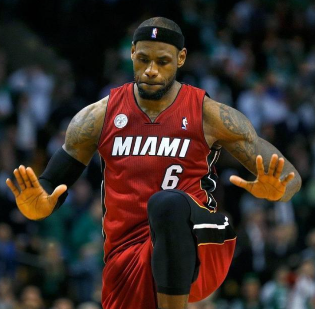 nba球星经典的庆祝动作:库里晚安手势火出圈,詹皇霸王步成经典