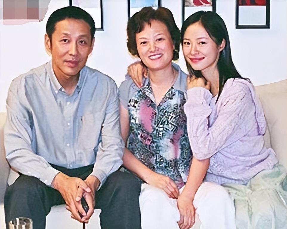 陈道明娶央视主持人恩爱40年和妻子互相成就女儿是他的骄傲