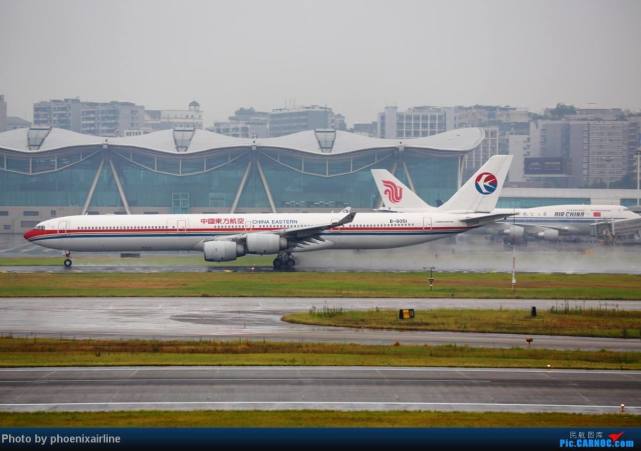 下午16时26分,一架隶属于中国东方航空公司的空中客车a340