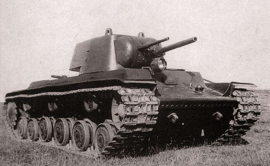 kv-7(也称为227工程或u-13,实验型自行火炮,于1941年生产了一辆用于