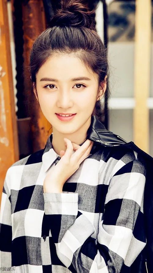 新加坡的国宝级美人,明眸善睐红唇丹齿,钟爱薄纱仙女风插图1