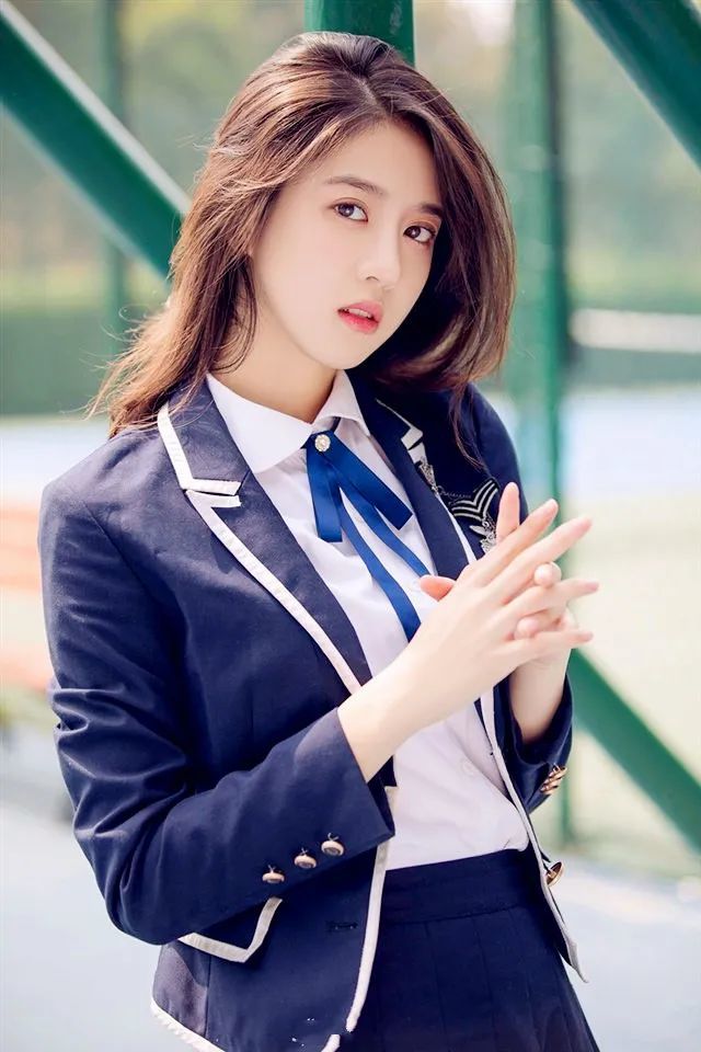 新加坡的国宝级美人,明眸善睐红唇丹齿,钟爱薄纱仙女风插图6