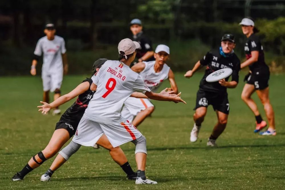 曲江都要搞极限飞盘联赛了有些人还以为玩飞盘就是吊棒