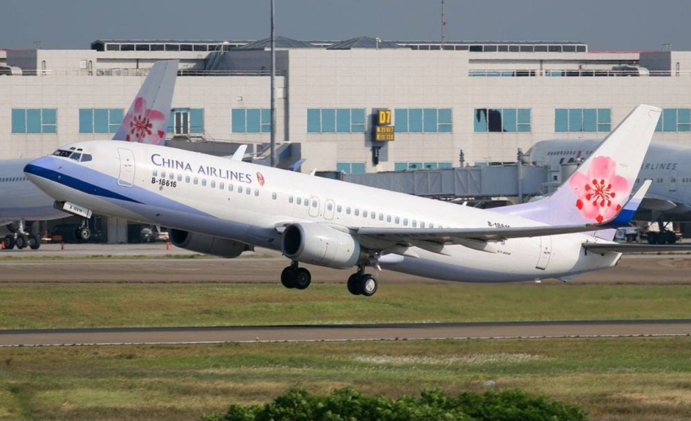 的波音737-800型客机(注册编号b-18616,2002年7月出厂并交付给"华航"