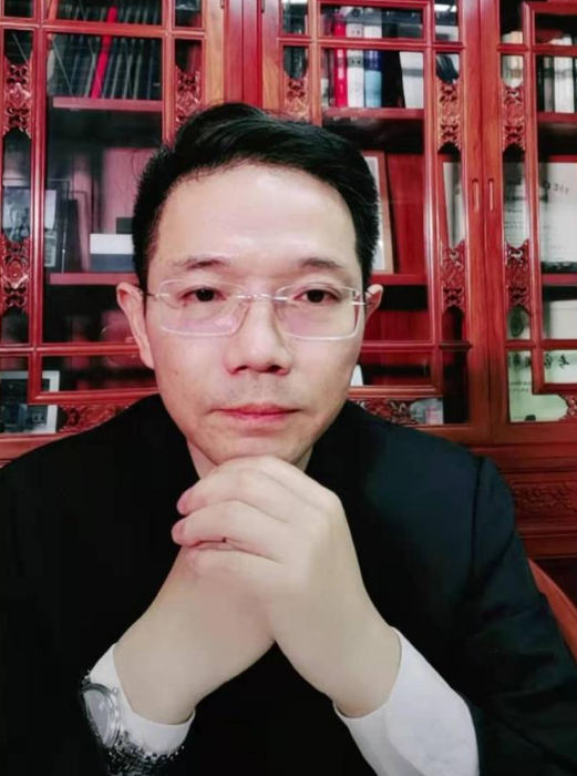 李圣律师全程直播离开河南,万人入驻直播间保正义律师安全离开