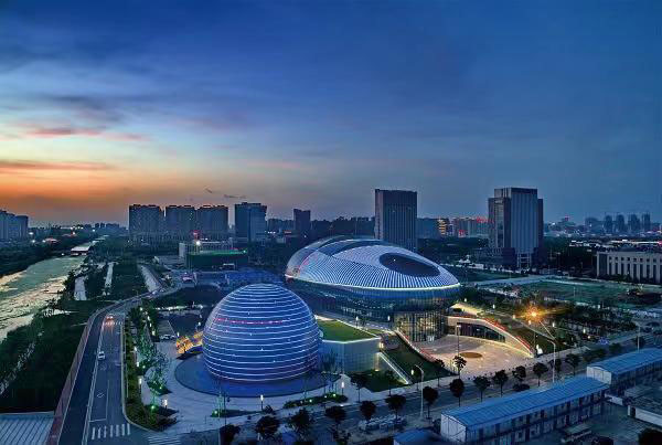 海门是清末状元张謇的故里,他在江海大地上演绎了民族工商业的故事.