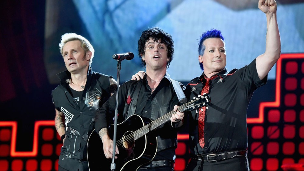 美国著名乐队绿日主唱宣布将放弃美国国籍称美国为可悲的国家