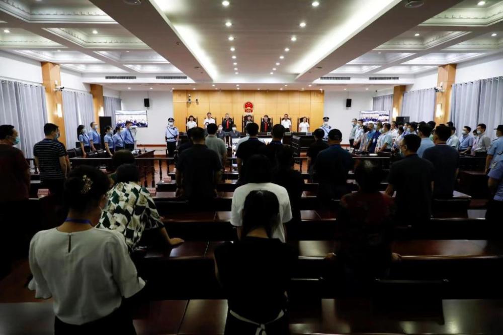 寻衅滋事被判处刑罚和劳动教养后,不思悔改,在青岛市城阳区河套街道及